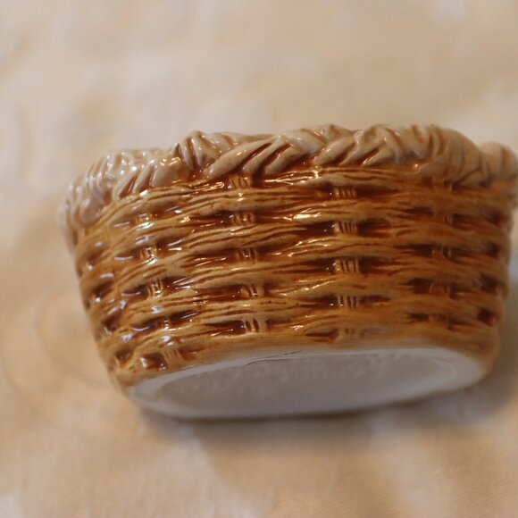 Sakura By Oneida Figural Sugar Bowl & Lid On the Farm - Picture 3 of 14